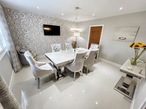 Dining room- click for photo gallery